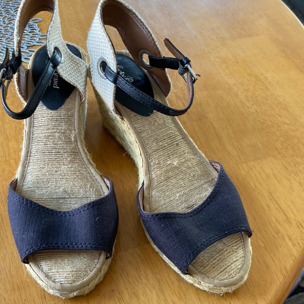 8.5 Women’s lucky brand sandals